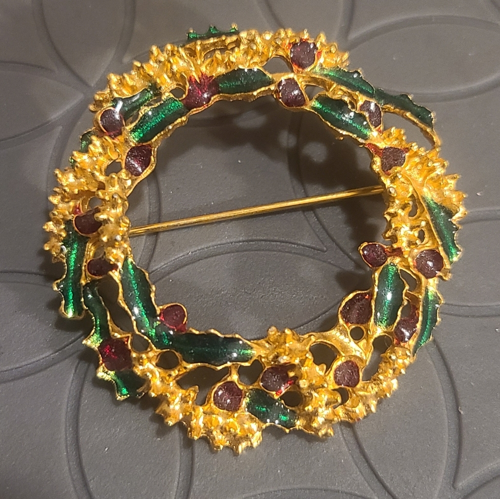 Wreath Brooch